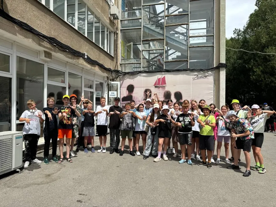 Делегация финалистов Всероссийского конкурса "Большая перемена" среди 5-7 классов прибыли в Международный детский центр Артек.