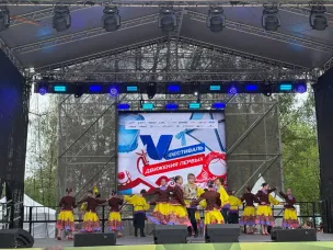  Песни и танцы, творческие площадки, звонкий детский смех, мыльные пузыри и сотни счастливых улыбок! В парке им. 1 Мая прошёл фестиваль «Движения Первых», посвящённый Дню защиты детей!
